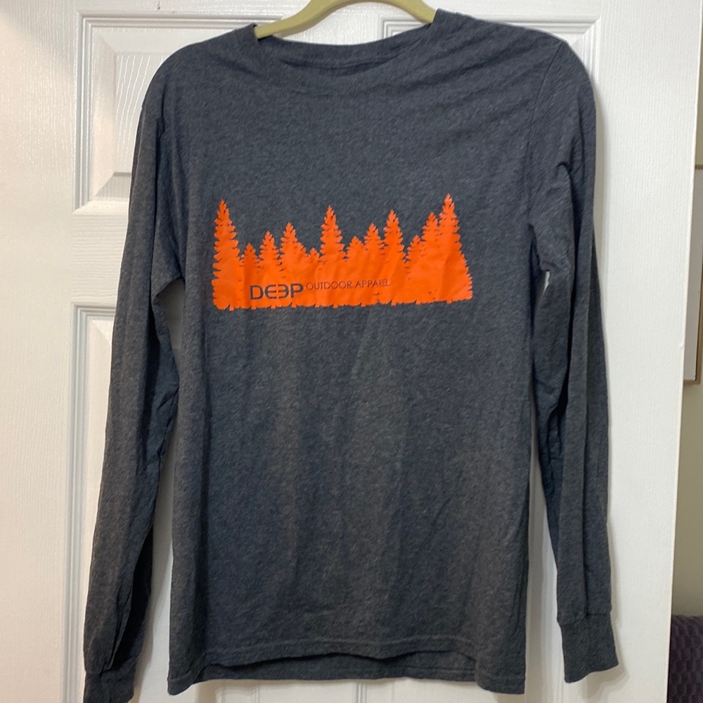 Deep apparel long sleeve
